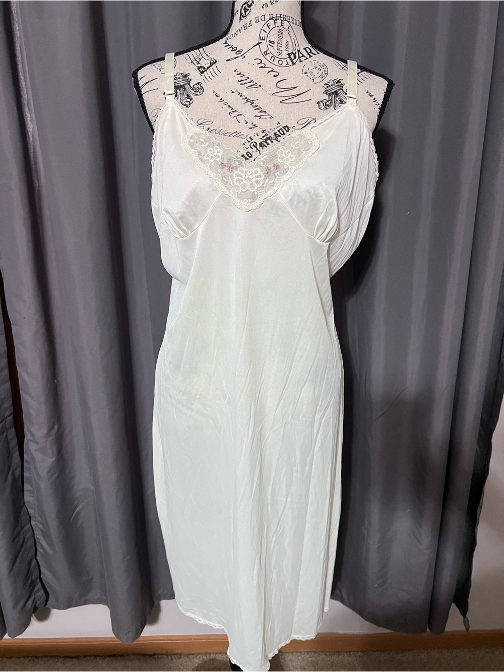 VTG Ivory White Full Slip Dress Embroidered Lace V-Neck Nightgown M/L